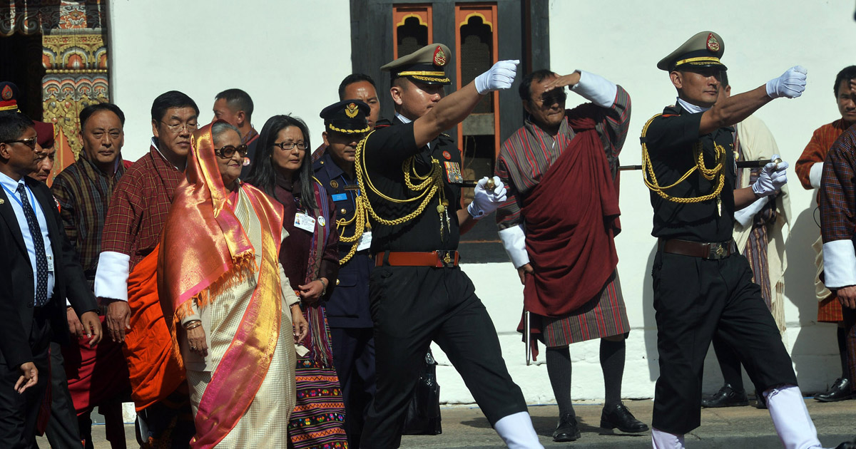 ভুটান রাজপ্রাসাদে প্রধানমন্ত্রী শেখ হাসিনাকে গার্ড অব অনার দেয়া হয়। 