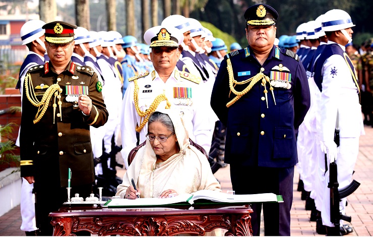 সশস্ত্র বাহিনী দিবসের অনুষ্ঠানে প্রধানমন্ত্রী শেখ হাসিনা। 