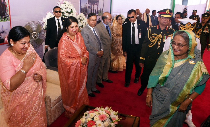 সশস্ত্র বাহিনী দিবসের অনুষ্ঠানে প্রধানমন্ত্রী শেখ হাসিনা। 