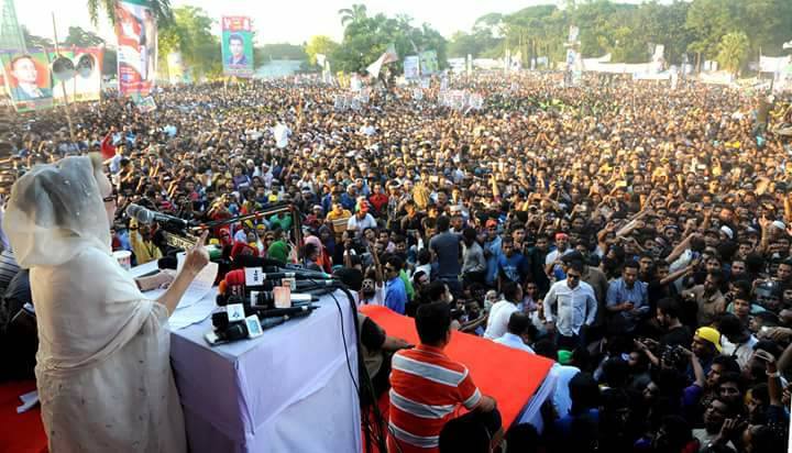 সোহরাওয়ার্দী উদ্যানে বিএনপি আয়োজিত সমাবেশে ভাষণ দেন খালেদা জিয়া। 