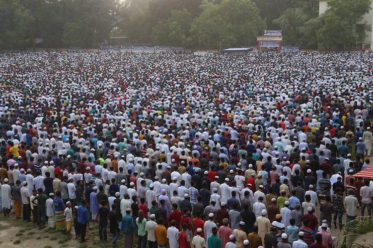 কুমিল্লার হোমনায় বিএনপির স্থায়ী কমিটির সদস্য এমকে আনোয়ারের জানাজায় জনতার ঢল।