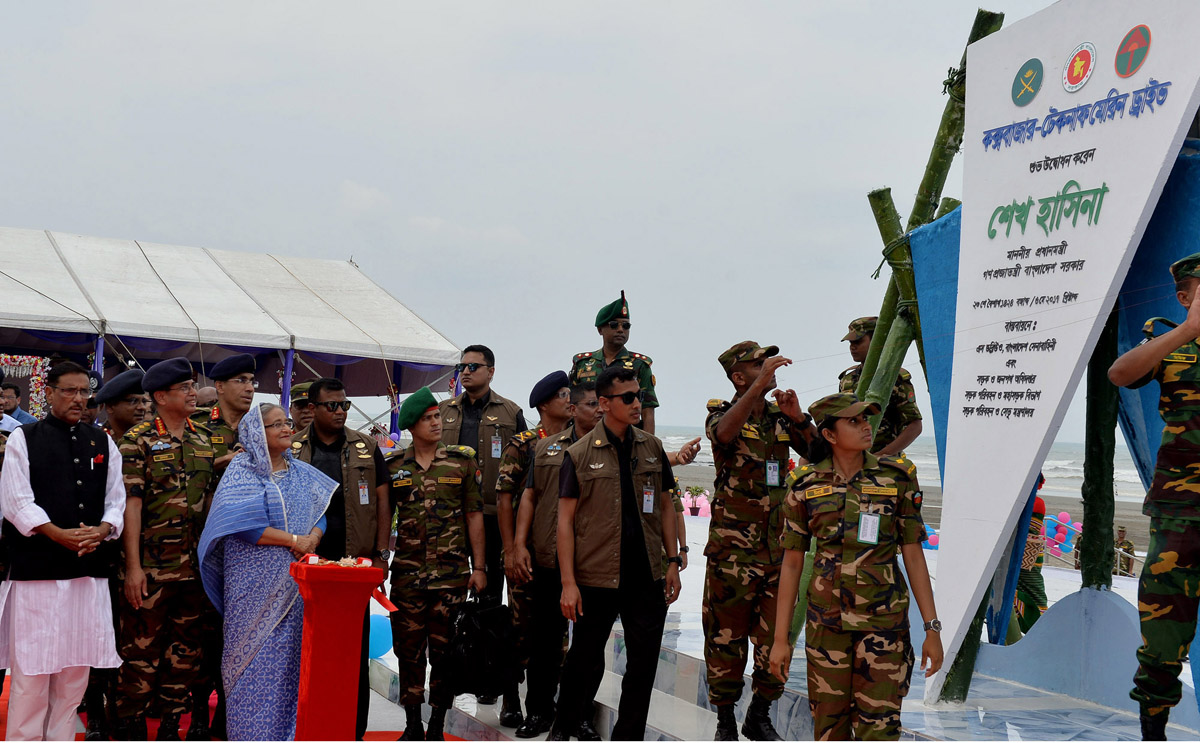 কক্সবাজার-টেকনাফ মেরিন ড্রাইভ সড়ক উদ্বোধন করেন প্রধানমন্ত্রী শেখ হাসিনা। 