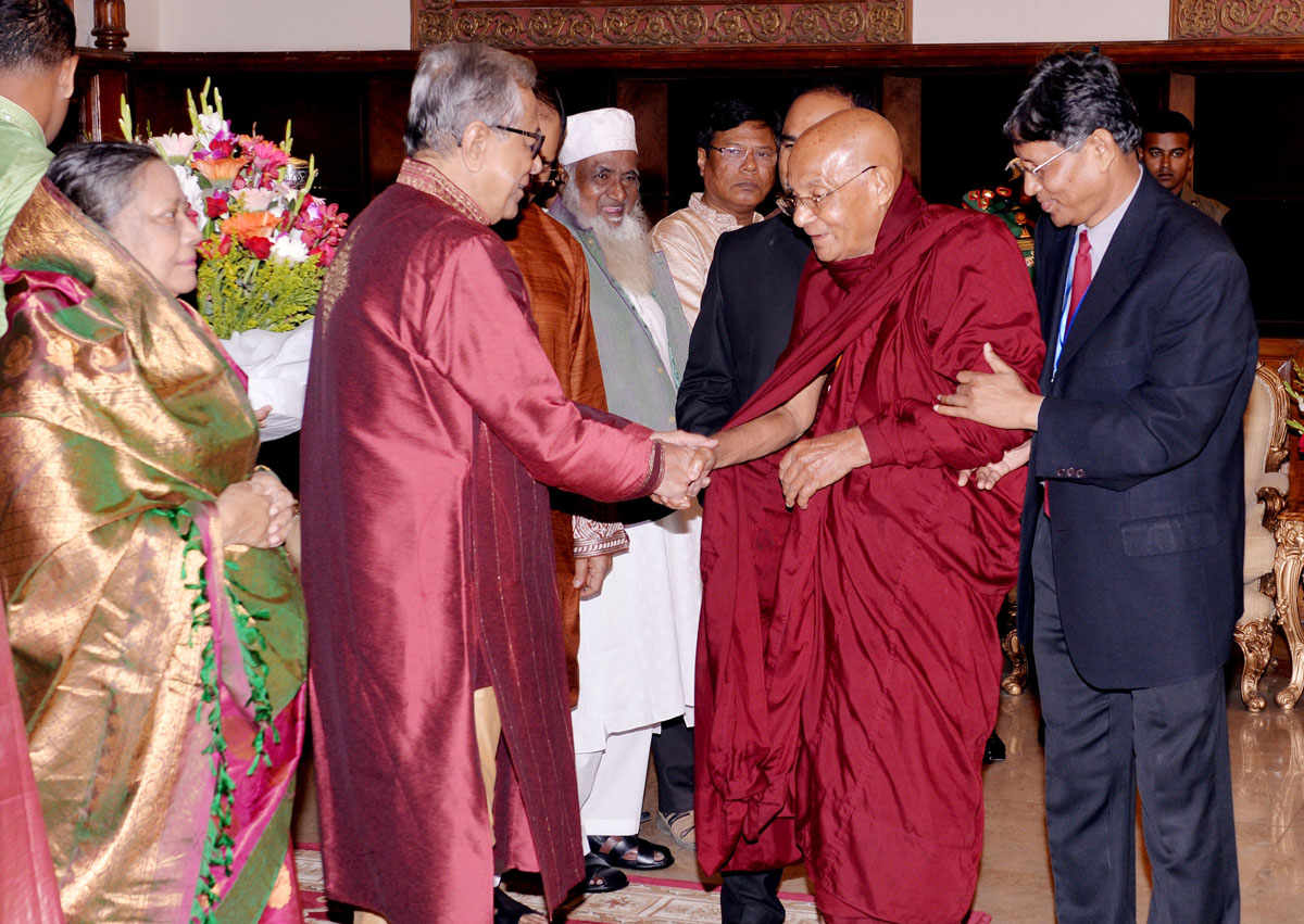 বৌদ্ধ পূর্ণিমা উপলক্ষে বৌদ্ধ সম্প্রদায়ের লোকদের সম্মানে বঙ্গভবনে রাষ্ট্রপতির সংবর্ধনা। 