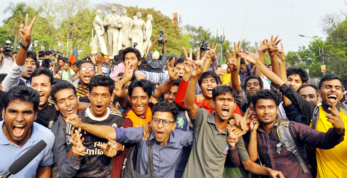 শ্রীলঙ্কার বিরুদ্ধে শততম টেস্ট জয়ে ঢাকায় উল্লাস। 