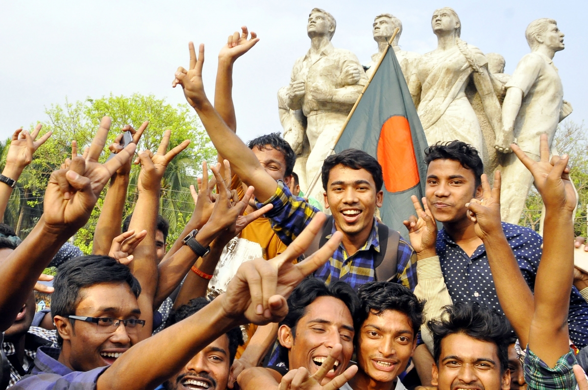 শ্রীলঙ্কার বিরুদ্ধে শততম টেস্ট জয়ে ঢাকায় উল্লাস। 