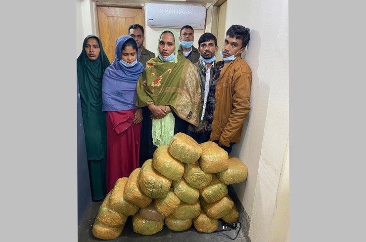 ৪০ কেজি গাঁজাসহ গ্রেপ্তার ৫