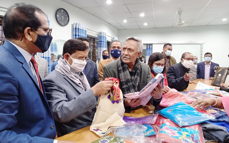 আনুষ্ঠানিক উৎপাদনে রাজশাহী রেশম কারখানার ১৯ লুম