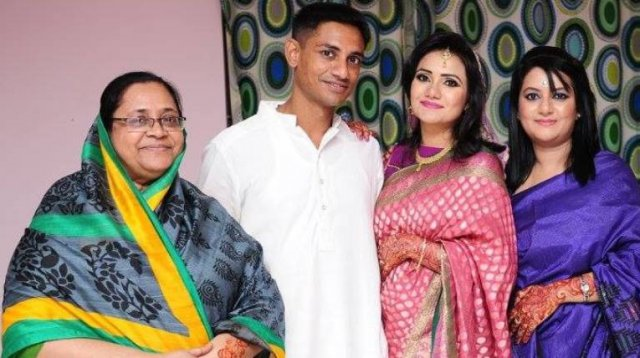পরিবারের সঙ্গে মেজর সিনহা।