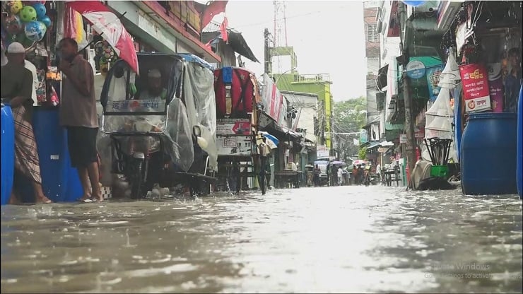বরগুনায় টানা বৃষ্টিতে নিম্নাঞ্চল প্লাবিত, জনজীবন বিপর্যস্ত