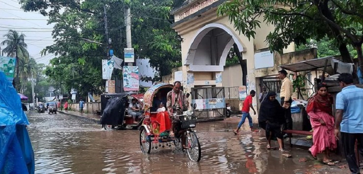 কুষ্টিয়ায় অতিবৃষ্টিতে সড়কে জলাবদ্ধতা, চরম দুর্ভোগ - Vimarsana News