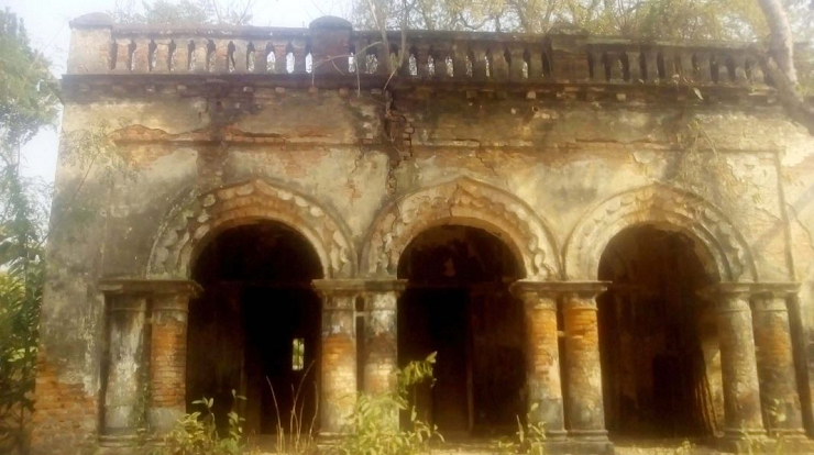 বিলীন হয়ে যাচ্ছে কালের সাক্ষী মহেশপুরের ঐতিহাসিক জজবাড়ি