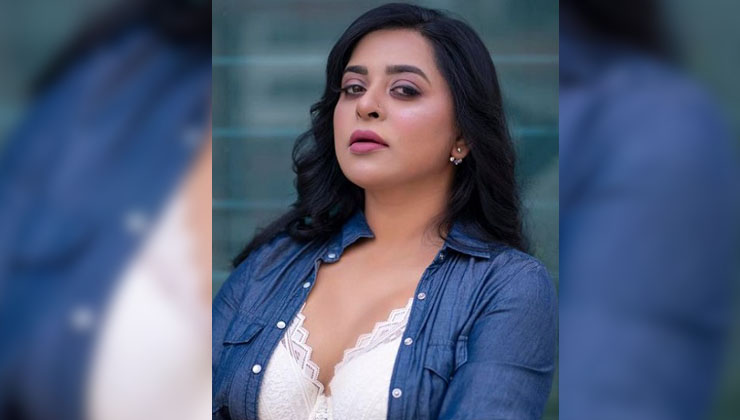 Qora nipelli qizning porno surati