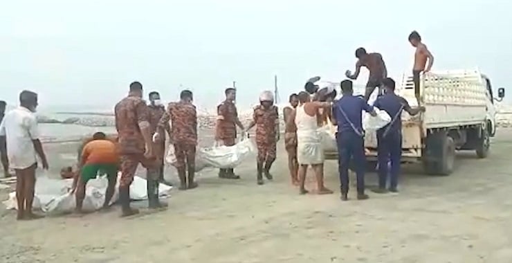 কক্সবাজারে ভেসে আসা ট্রলারে হাত-পা বাঁধা ১০ মরদেহ