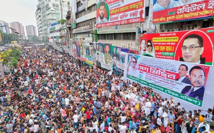 মঞ্চ প্রস্তুত, নয়াপল্টনে বিএনপি নেতাকর্মীদের ঢল