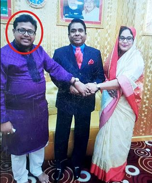 বিতর্কিত ব্যবসায়ী মুসা বিন শমসেরের সঙ্গে আবু হানিফ তুষার (বাঁয়ে লাল চিহ্নিত)
