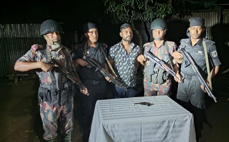 Joven arrestado con un revólver en una operación conjunta en Sunamganj