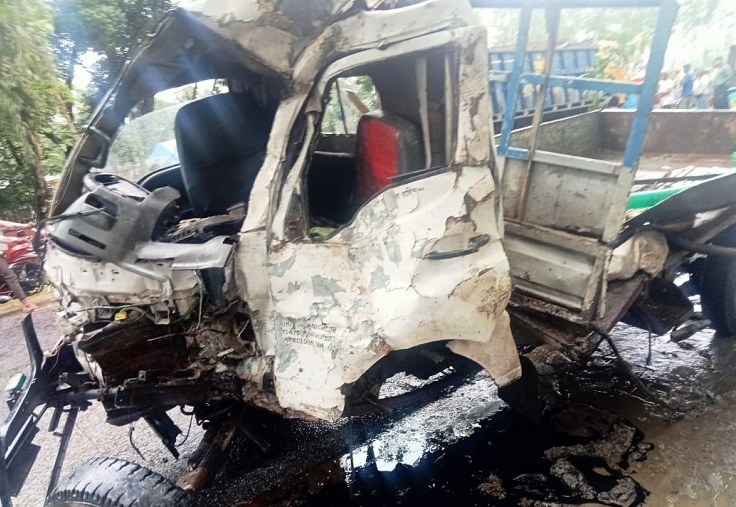 Un muerto en una colisión entre un camión y una camioneta en Dinajpur