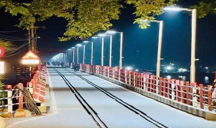 El puente Kalurghat abre el domingo después de 14 meses y se agregó una pasarela
