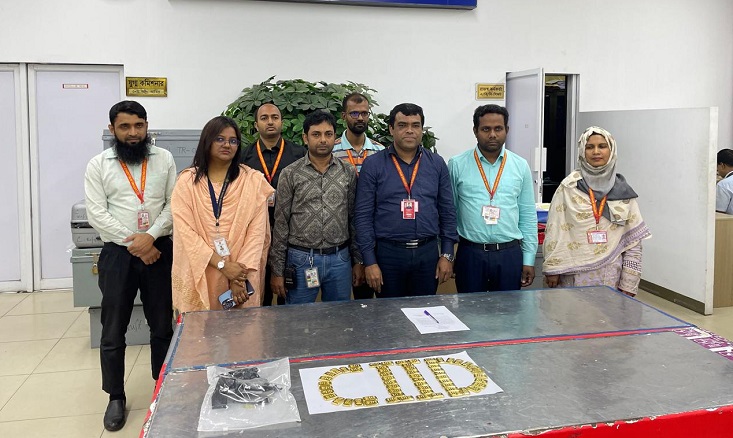 Recuperan 7 kilos de oro de debajo del asiento del avión de Shahjalal