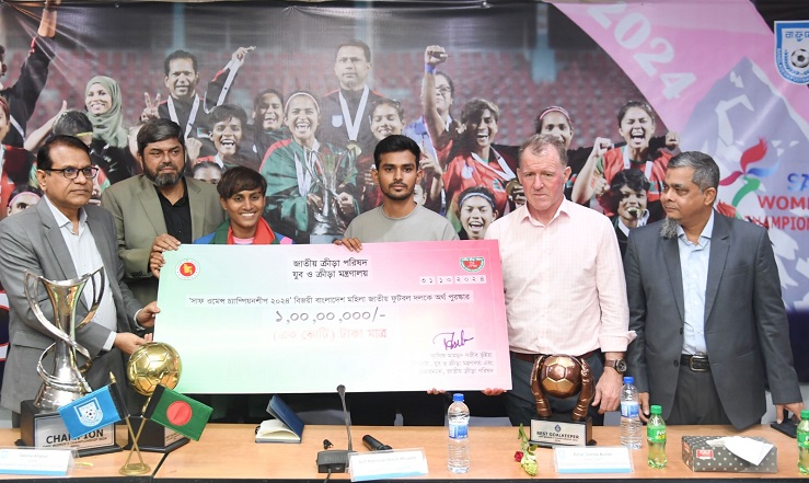 El Ministerio de Deportes otorgó millones de taka al equipo de fútbol femenino ganador