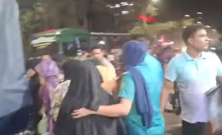 উত্তরায় আবাসিক হোটেলে পুলিশের অভিযান: দেড় ডজন নারী-পুরুষ আটক