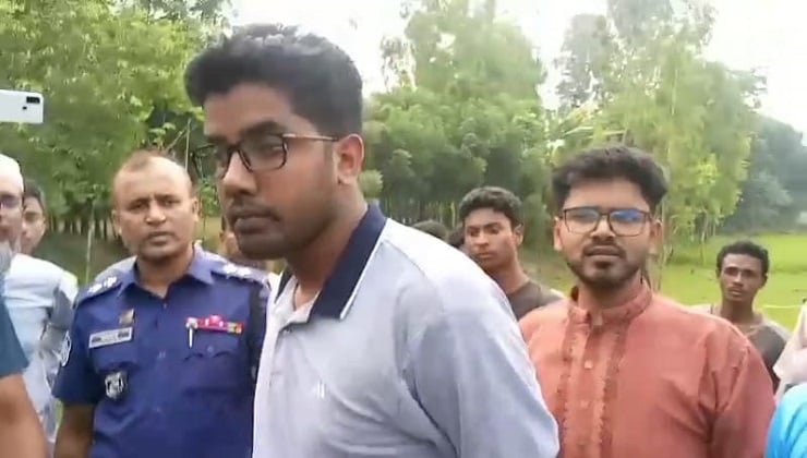 জাবিপ্রবিতে পরীক্ষা দিতে আসা ছাত্রলীগ নেতাকে আটক করে পুলিশে দিল শিক্ষার্থীরা