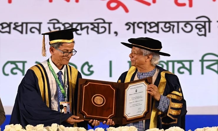 ড. ইউনূসকে ডি লিট ডিগ্রি দিল চট্টগ্রাম বিশ্ববিদ্যালয়