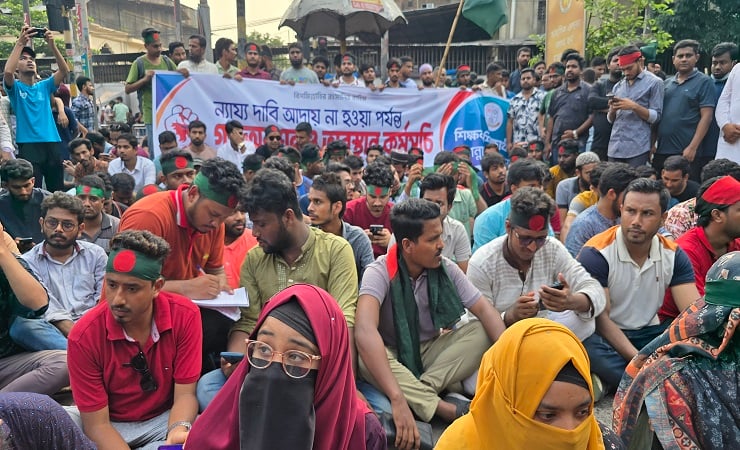 জবি শিক্ষার্থীদের ৪ দফা দাবিতে গণঅনশন শুরু