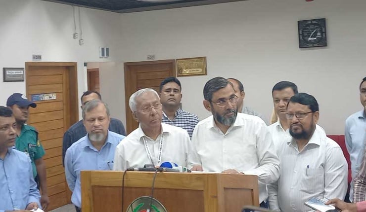 নির্বাচন কমিশন নিরপেক্ষভাবে দায়িত্ব পালন করছে: ইসি সানাউল্লাহ