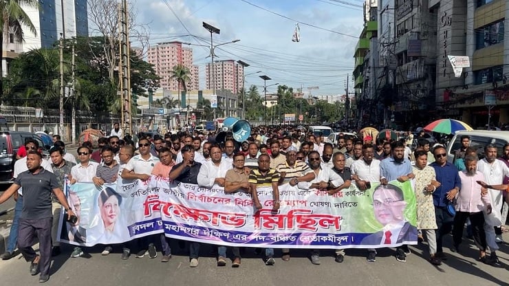 শেখ হাসিনা ও তার দোসরদের দ্রুত আইনের আওতায় আনার দাবিতে যুবদলের বিক্ষোভ 
