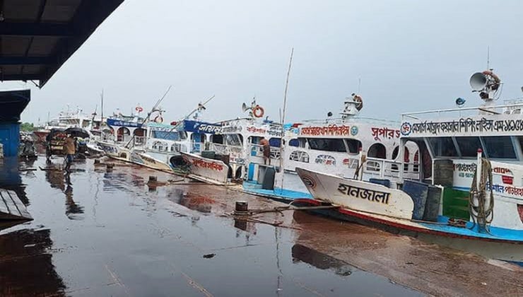 বরিশালে দিনভর বৃষ্টিতে জনভোগান্তি, লঞ্চ চলাচল বন্ধ