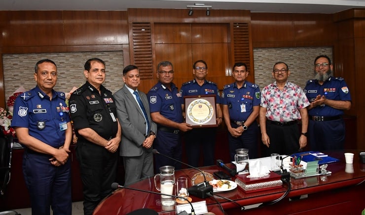 অবসরে যাচ্ছেন অতিরিক্ত আইজিপি মতিউর রহমান