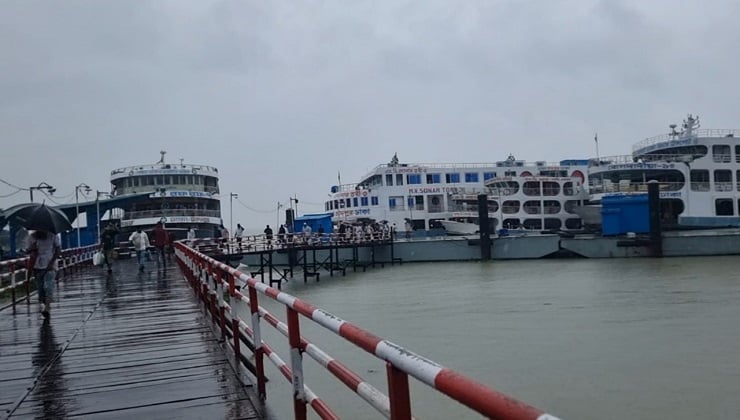 চাঁদপুর থেকে সব রুটে যাত্রীবাহী লঞ্চ চলাচল বন্ধ