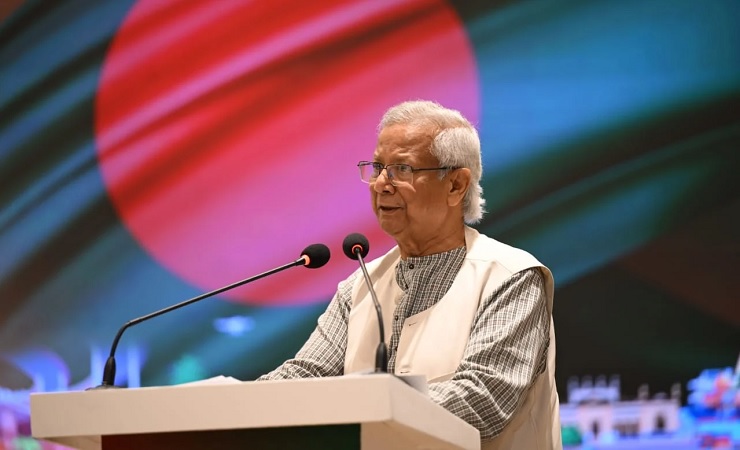বাংলাদেশকে ম্যানুফ্যাকচারিং হাব বানাতে চীনা বিনিয়োগকারীদের প্রতি আহ্বান প্রধান উপদেষ্টার