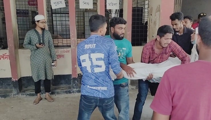  ঈদসামগ্রী বিতরণের লাইনে দাঁড়িয়ে থেকে বৃদ্ধার মৃত্যু