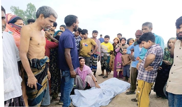সিরাজগঞ্জে সুপারভাইজার ও হেলপারের ধাক্কায় যাত্রী নিহত