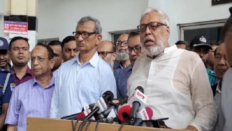 ট্রেনের ছাদে যাত্রী উঠবে না, জানালা দিয়ে ঢোকা যাবে না: রেল উপদেষ্টা