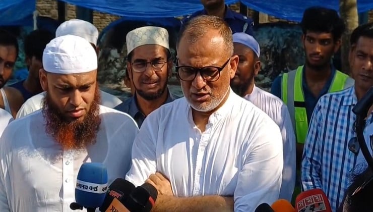 লবণযুক্ত চামড়ার দাম নির্ধারিত মূল্যের চেয়েও বেশি পাওয়া যাবে: বাণিজ্য উপদেষ্টা 
 