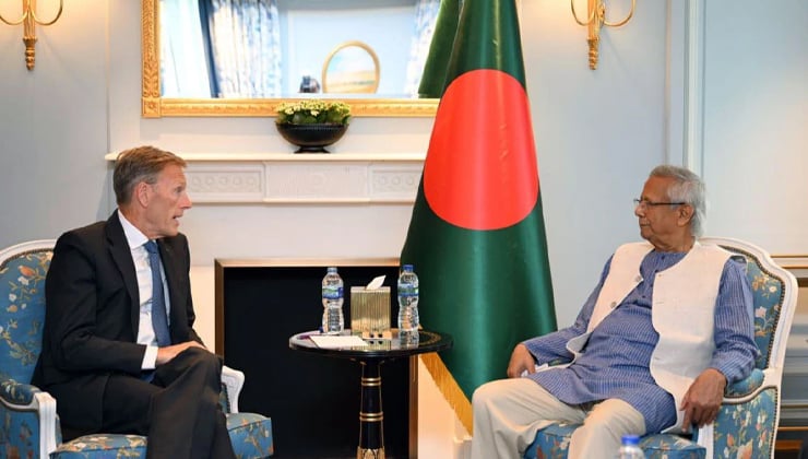 প্রধান উপদেষ্টার সঙ্গে এয়ারবাসের এক্সিকিউটিভ ভাইস প্রেসিডেন্টের সাক্ষাৎ