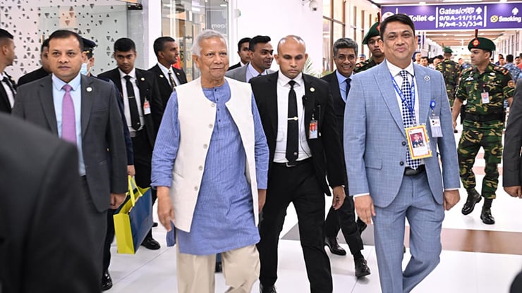 দেশে ফিরেছেন প্রধান উপদেষ্টা ড. ইউনূস