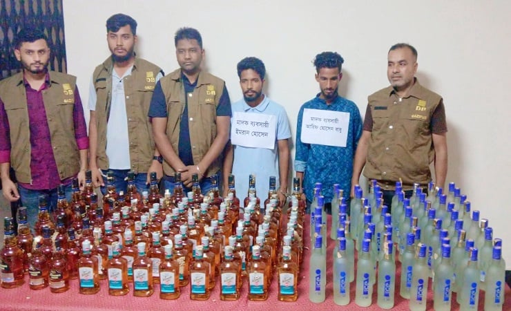 শ্রীপুরে ভারতীয় মদসহ দুই যুবক গ্রেপ্তার  