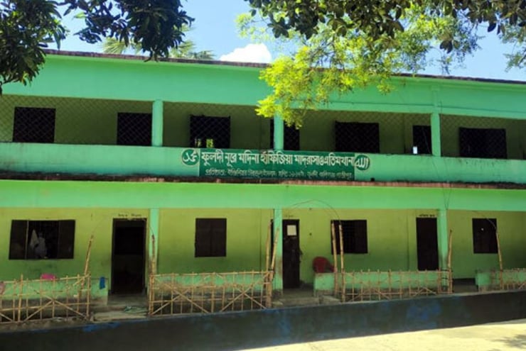 মাদরাসার ১০ বছরের ছাত্রকে পিটিয়ে বস্তায় ভরে ছাদে ফেলে রাখলেন শিক্ষক