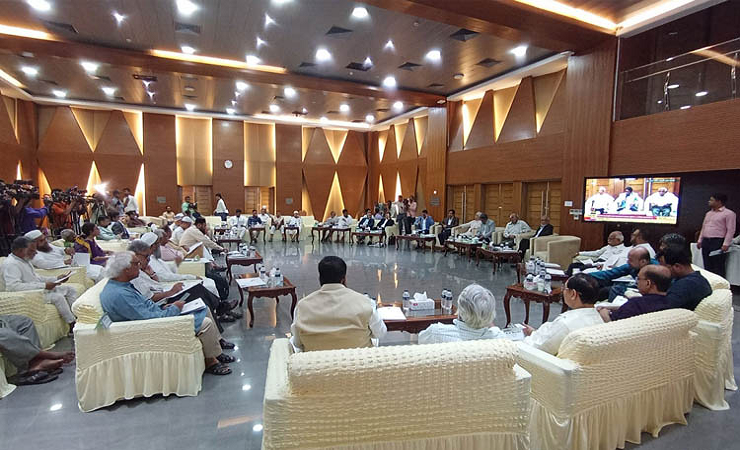 আশাব্যঞ্জক অগ্রগতির ক্ষেত্রে আমরা খানিকটা পিছিয়ে আছি: আলী রীয়াজ