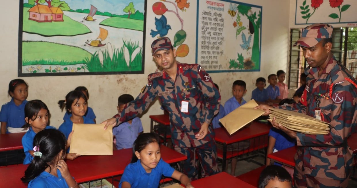 বলিপাড়ায় ২৭০ শিক্ষার্থীর মাঝে শিক্ষা উপকরণ বিতরণ