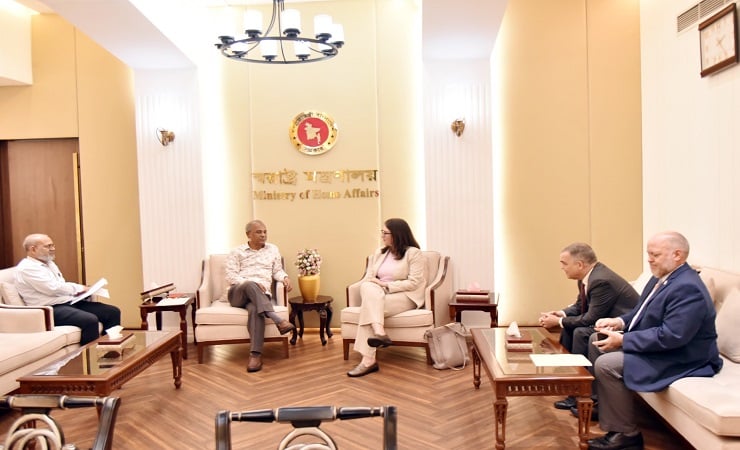 যুক্তরাষ্ট্রকে নিরাপত্তা খাতে আরও সহযোগিতার আহ্বান স্বরাষ্ট্র উপদেষ্টার