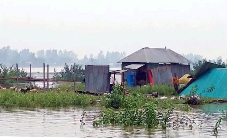 সিরাজগঞ্জে বাড়ছে যমুনার পানি, ১৫০ বসতবাড়ি নদীগর্ভে