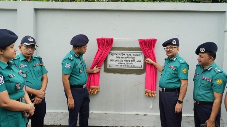 ডেমরা পুলিশ লাইনস স্কুলের ভিত্তিপ্রস্তর স্থাপন করলেন ডিএমপি কমিশনার