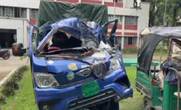 দাঁড়িয়ে থাকা ট্রাকে পিকআপের ধাক্কায় ব্যবসায়ী নিহত
