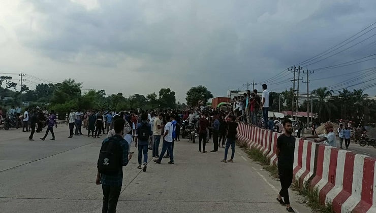 গোপালগঞ্জে এনসিপির ওপর হামলা: কুমিল্লায় ঢাকা-চট্টগ্রাম মহাসড়ক অবরোধ 