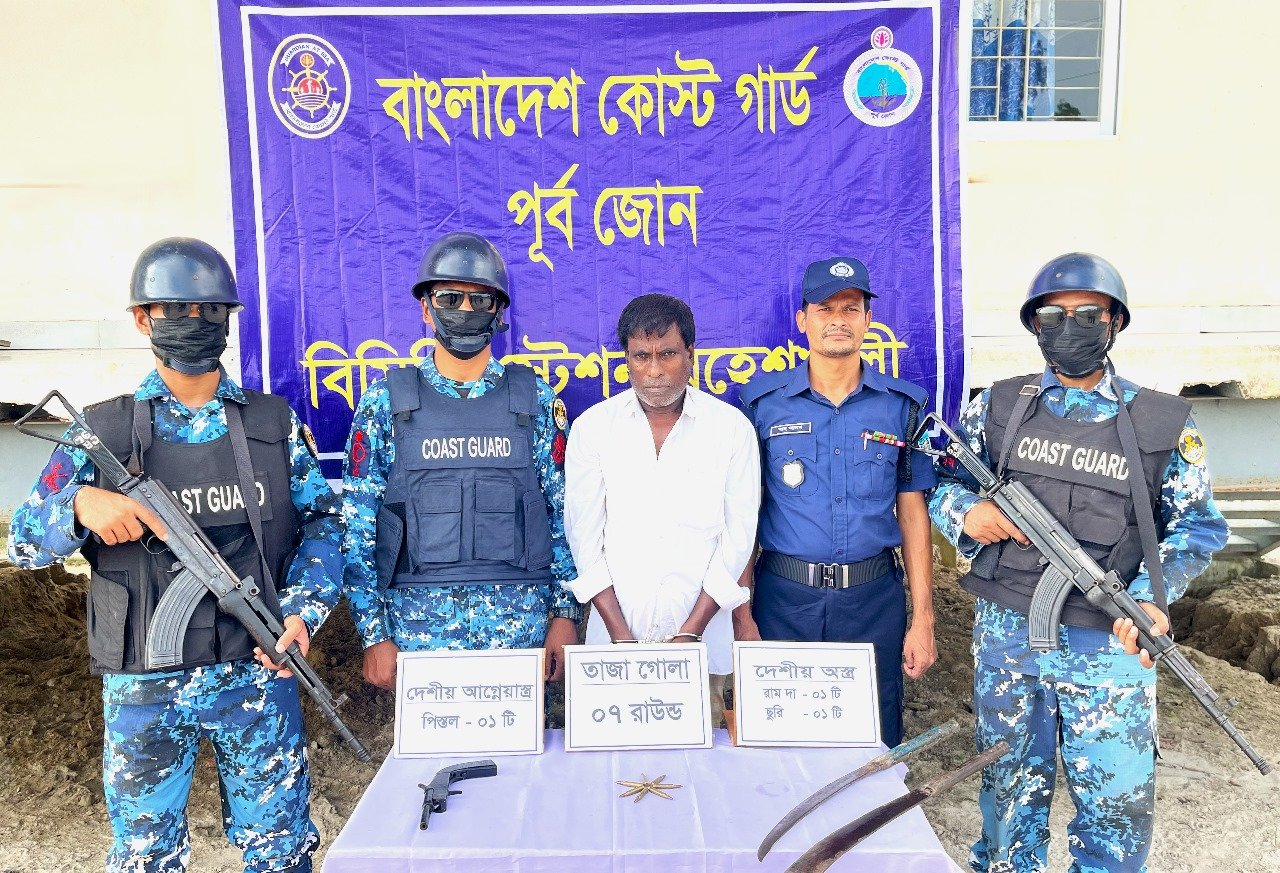 কক্সবাজারের যৌথ অভিযানে আগ্নেয়াস্ত্রসহ ১ জন আটক
